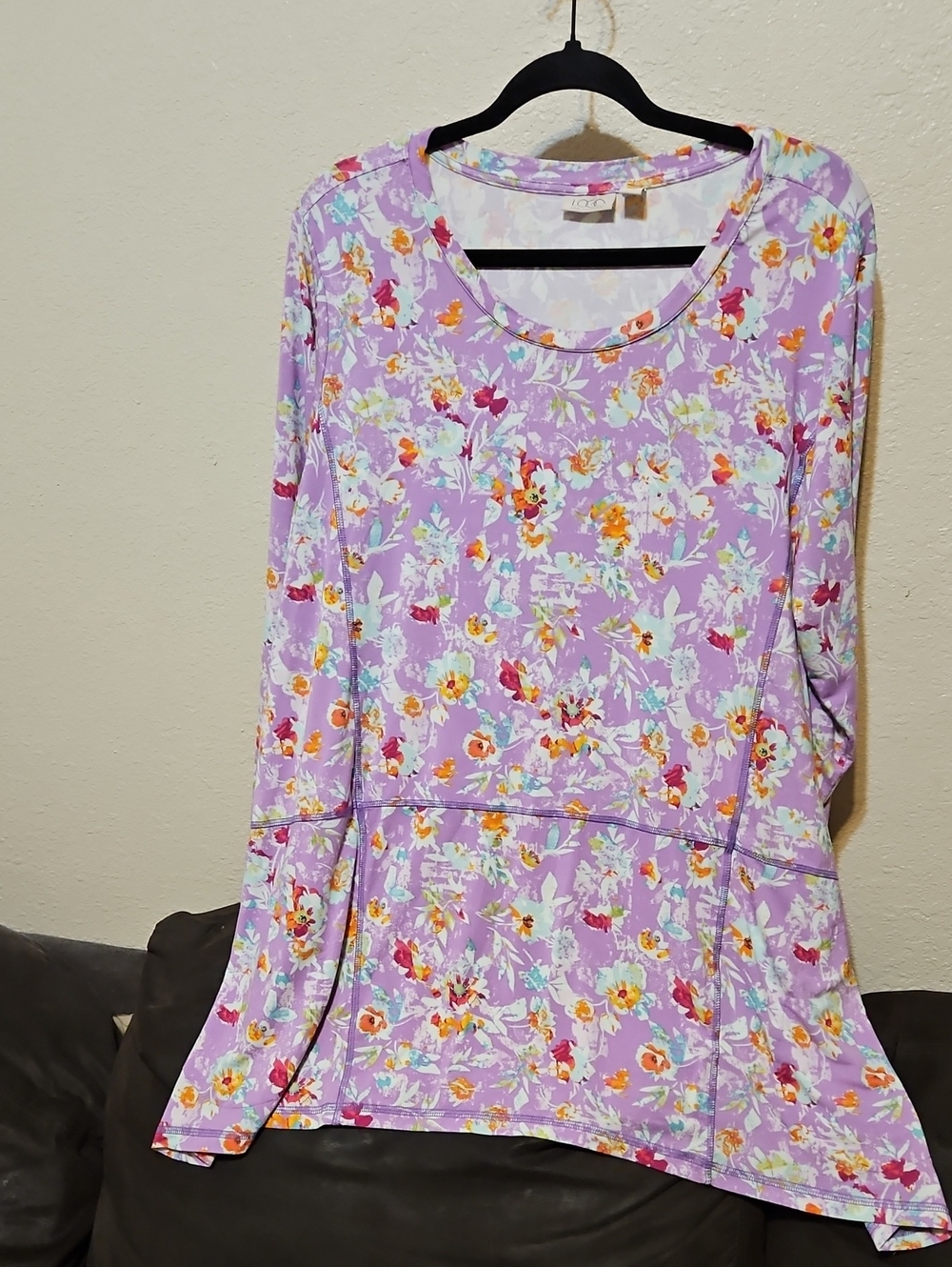 LOGO by Lori Goldstein Lavender Floral Scoop-Neck Long Sleeve Top W/ Pockets.